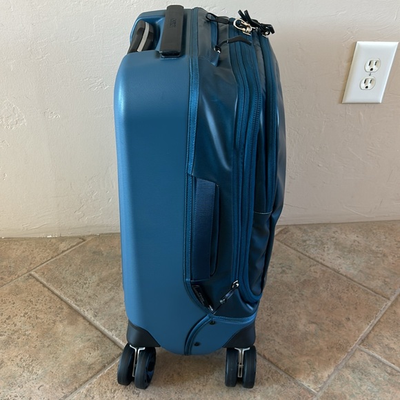 Osprey 36+5L Transporter. Like New Without Tags (NWOT). This is a really nice! - Picture 3 of 6